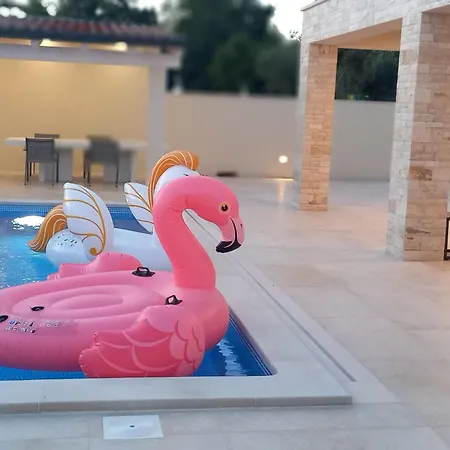 Nyaraló Salvore- Naehe Straende- Beheizter Pool- Istrien By Interhome Savudrija