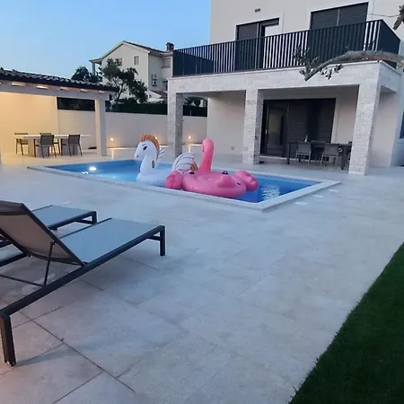 Nyaraló Salvore- Naehe Straende- Beheizter Pool- Istrien By Interhome
