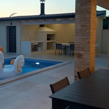 Nyaraló Salvore- Naehe Straende- Beheizter Pool- Istrien By Interhome