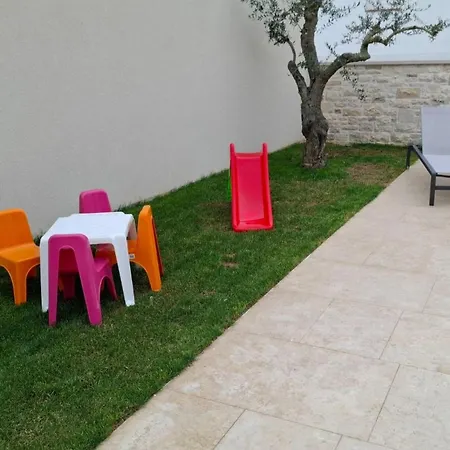 Nyaraló Salvore- Naehe Straende- Beheizter Pool- Istrien By Interhome *